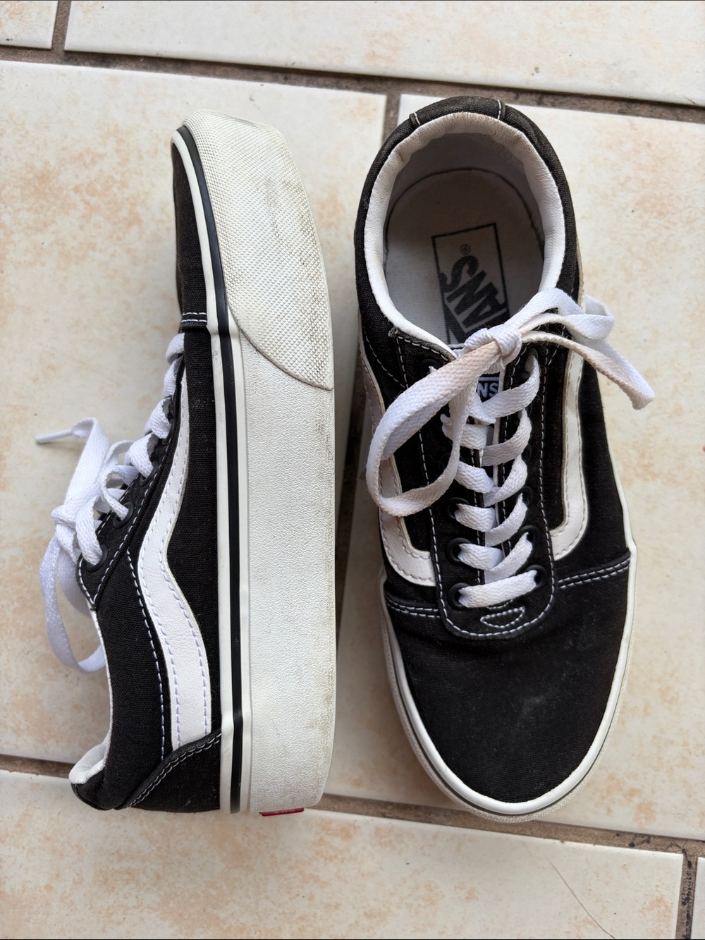 Vans Black and White Low-Top Skate Sneakers 1 1/2 inch Platform